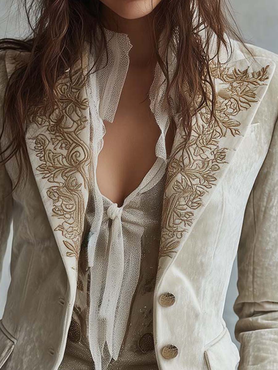 Blazer Bordado en Color Marfil