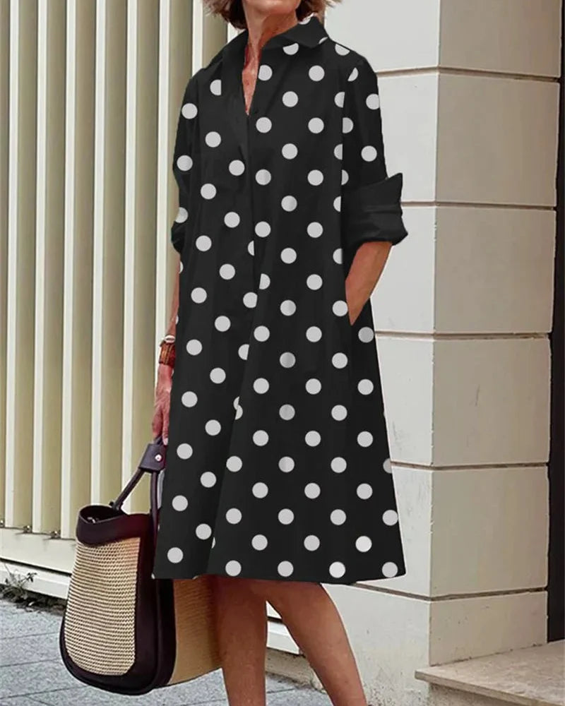 Vestido midi abotonado · Topos negros