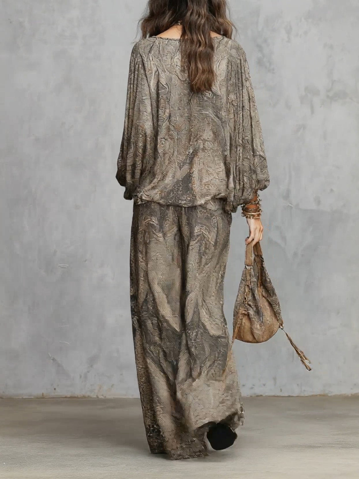 Ana - Conjunto de Top Gris con Estampado Paisley de Mangas Farol y Pantalón de Pierna Ancha