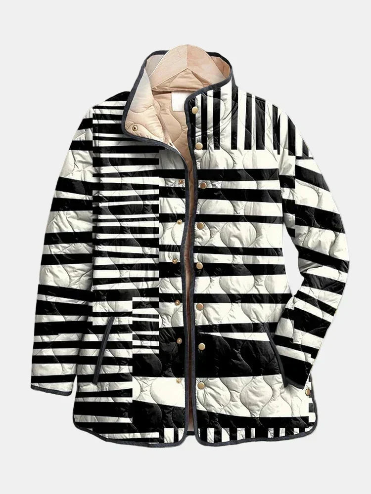 Chaqueta Acolchada Abstracta en Blanco y Negro