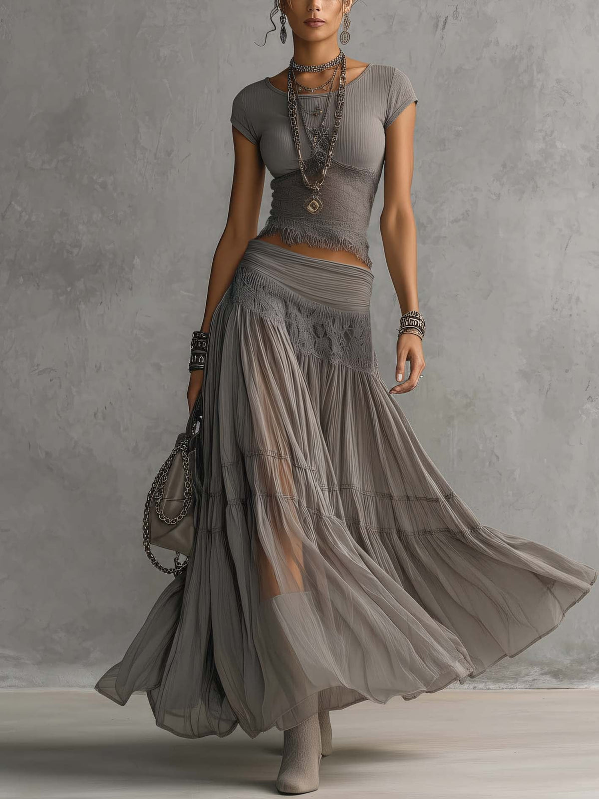 Sofía - Conjunto de Top Gris de Encaje Transparente y Falda Maxi Plisada