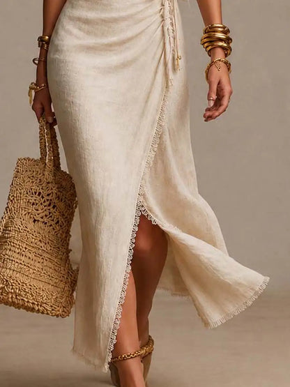 BIANCA | Vestido midi de lino natural con escote cruzado en el frente, volante y borde de encaje