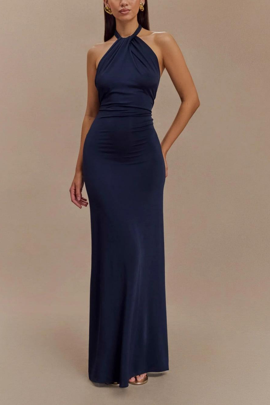 Vestido largo ajustado con cuello halter