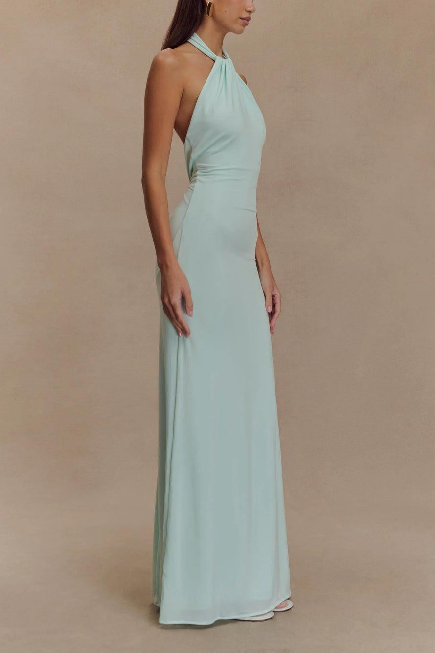 Vestido largo ajustado con cuello halter