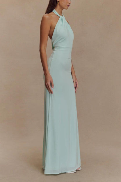 Vestido largo ajustado con cuello halter