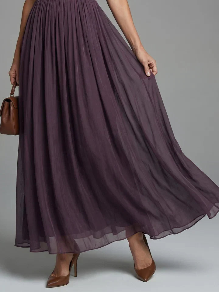 FLAVIA | Vestido Largo Morado con Escote de Cerradura en Gasa con Encaje
