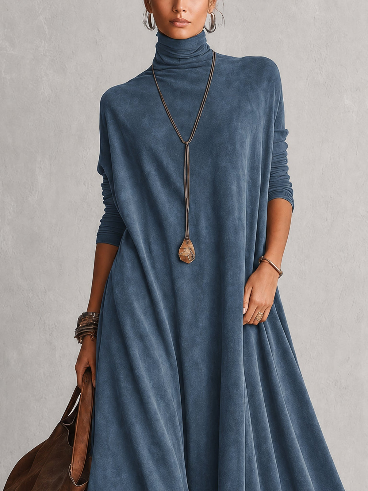 Abril | Vestido Largo de Antelina con Bajo de Encaje