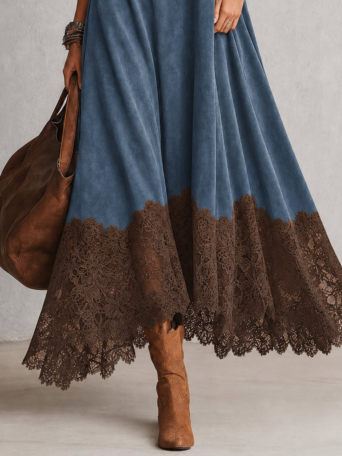 Abril | Vestido Largo de Antelina con Bajo de Encaje