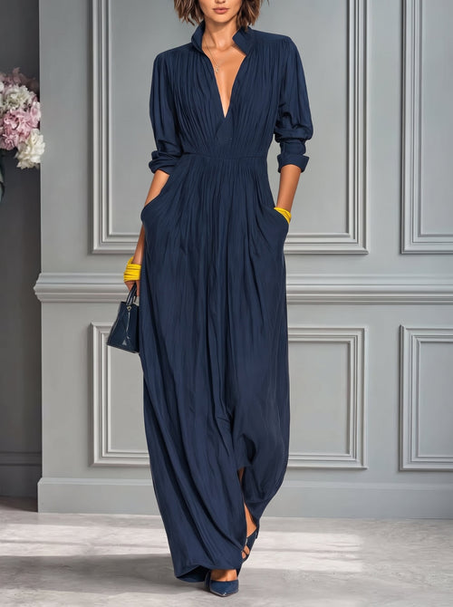 Alma - Vestido largo plisado azul marino con escote en V