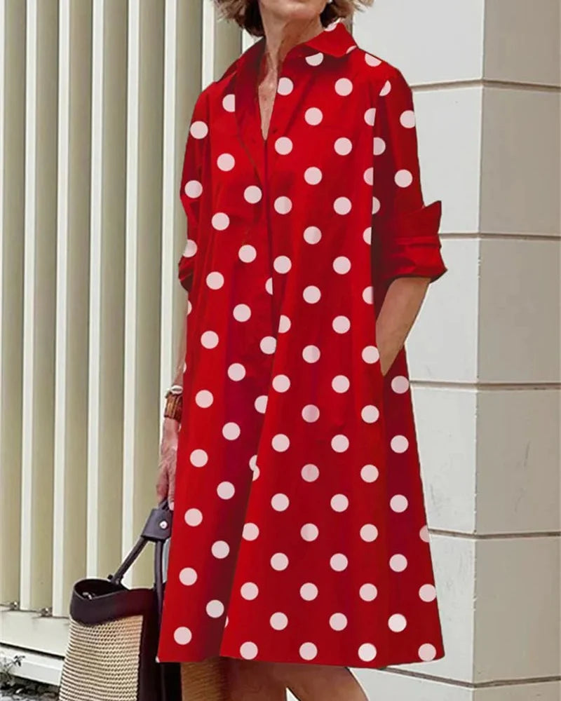 Vestido midi abotonado · Topos rojos