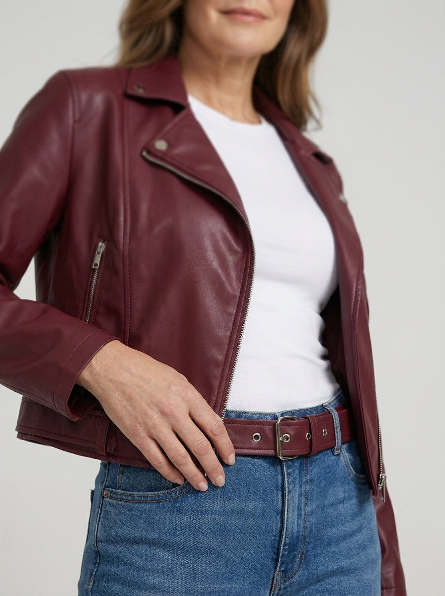 Chaqueta Corta de Polipiel en Color Liso