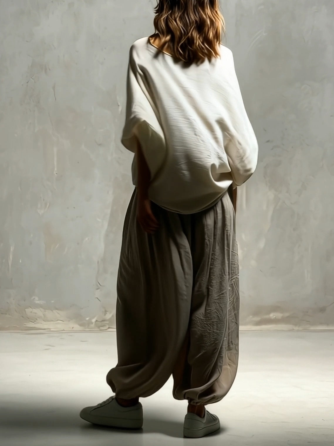 Blanca - Conjunto de Top Blanco de Mangas Anchas Tipo Murciélago y Pantalón Harén Caqui Claro