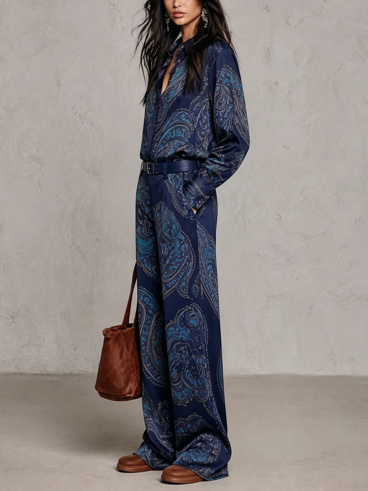 Conjunto de Camisa de Manga Larga de Satén con Estampado Paisley Burdeos-Púrpura y Pantalones de Pierna Ancha