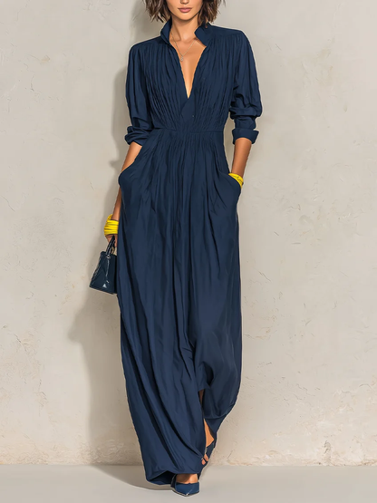 Alma - Vestido largo plisado azul marino con escote en V