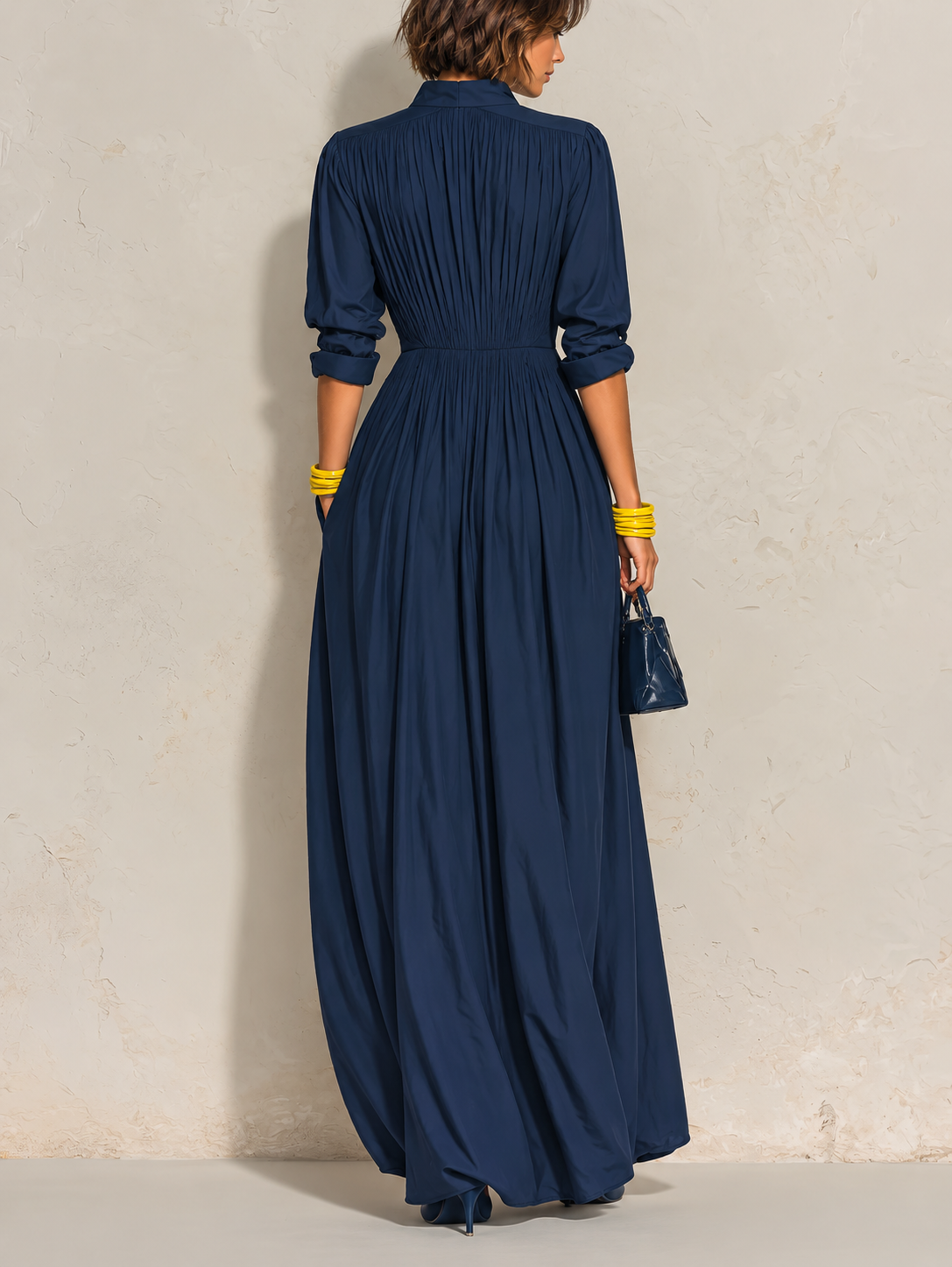 Alma | Vestido largo plisado azul marino con escote en V