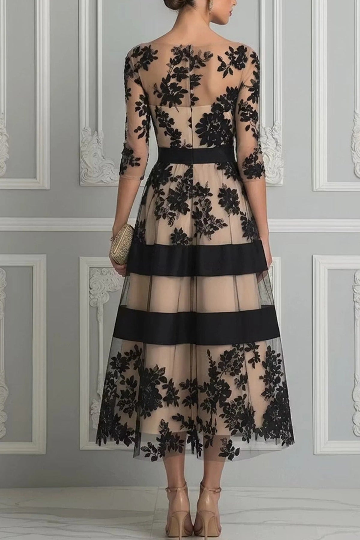 Vestido de Encaje Floral y Tul
